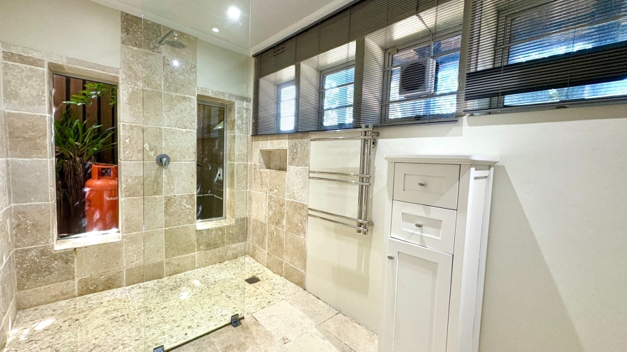 To Let 4 Bedroom Property for Rent in Bonza Bay Eastern Cape